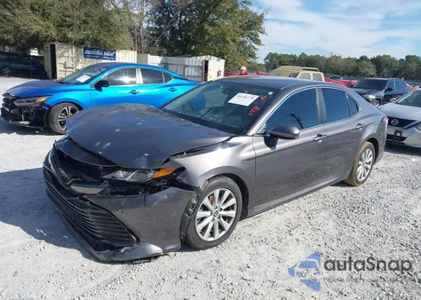 2020 Toyota Camry Le z USA, uszkodzony, nr VIN 4T1C11AK3LU983751